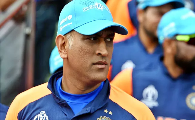 T20 World Cup 2021:Dhoni Started Work After Shardul Thakur India Squad - Sakshi