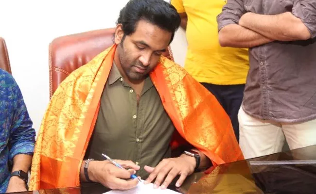 Maa Elections 2021: Manchu Vishnu Takes Oath As MAA President  - Sakshi