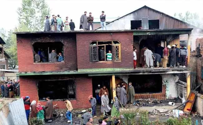 Five Terrorists Gunned Down in Shopian - Sakshi