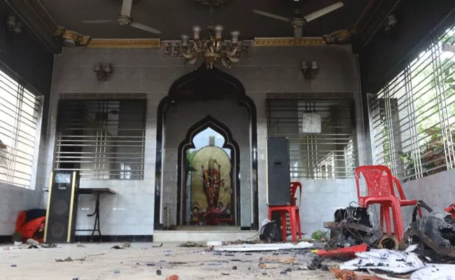 Goons attack Hindu temples in Bangladesh during Durga Puja - Sakshi