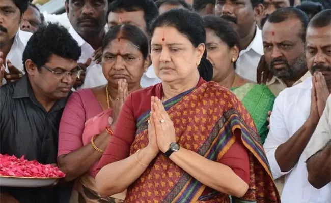 Sasikala to Return to Jayalalithaa Memorial Today - Sakshi