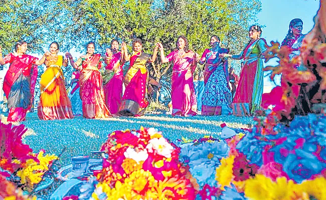 Bathukamma And Vijayadashami Celebration In Telangana Photo Story - Sakshi