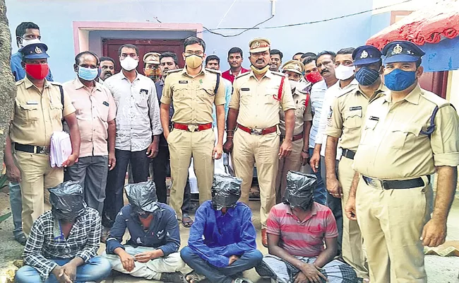 Interstate gang arrested by Chittoor District Police - Sakshi