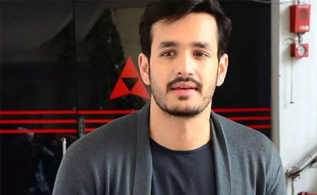 Akhil Akkineni Reaction on His Die Hard Fan - Sakshi