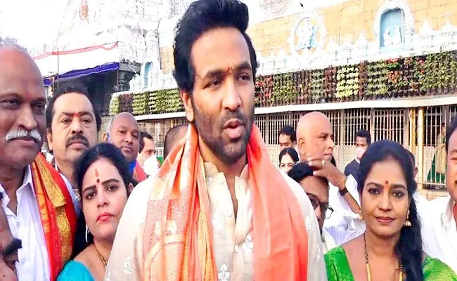 MAA Elections 2021: Manchu Vishnu Visit Tirumala Tirupati With His Team - Sakshi