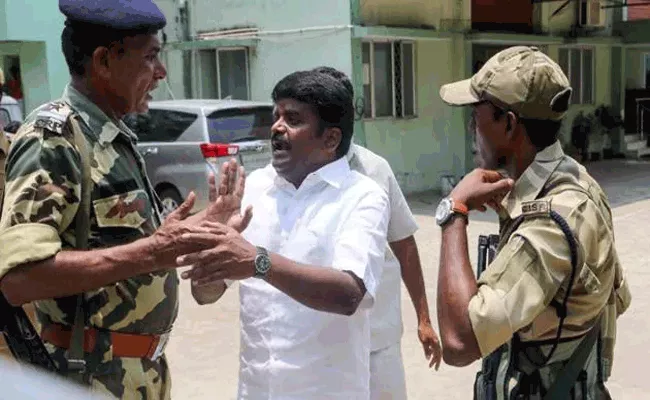 ACB Raids Former Minister Vijay Bhaskar Office  In Karnataka - Sakshi