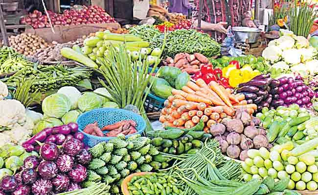 Vegetable Rates Spike Due to Fuel Price Hike And Rains - Sakshi