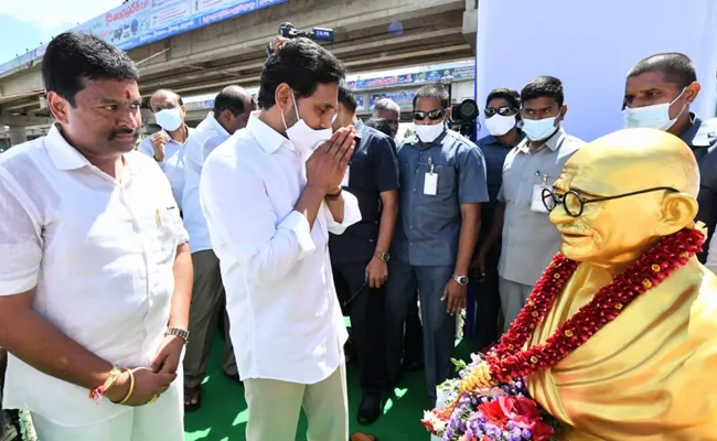 CM YS jagan Tribute To Mahatma gandhi On His 152th Birth Anniversary - Sakshi