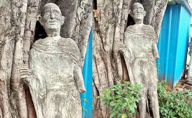 Gandhi Jayanti 2021: Gandhi Idol Not Unveiled Since 40 Years In Navabpet - Sakshi