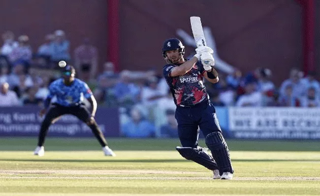 England Batsman Dan Lincoln Hits Stormy Century Of Just 31 Balls - Sakshi