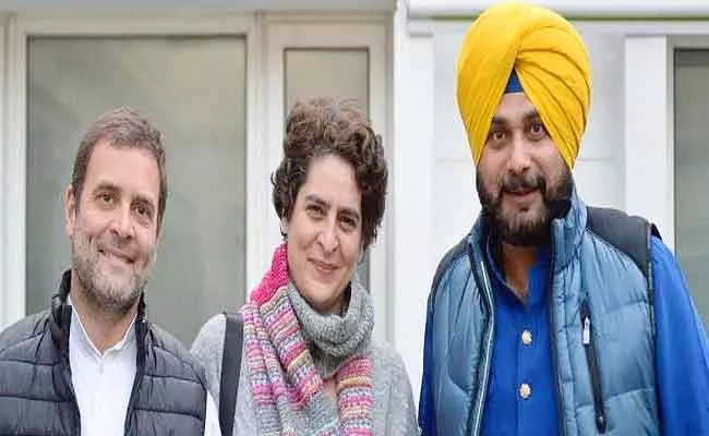 Navjot Singh Sidhu Says Post Or No Post Stand With Rahul And Priyanka Gandhi - Sakshi