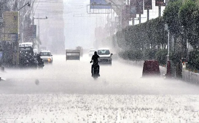 Meteorologists forecast moderate rains Andhra Pradesh - Sakshi