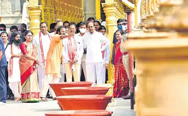 CM KCR Inspects All works Of Yadadri Temple - Sakshi