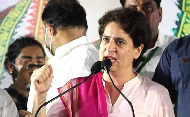 UP election 2022: Smartphones, Scooty for 12th class girls Priyanka Gandhi - Sakshi