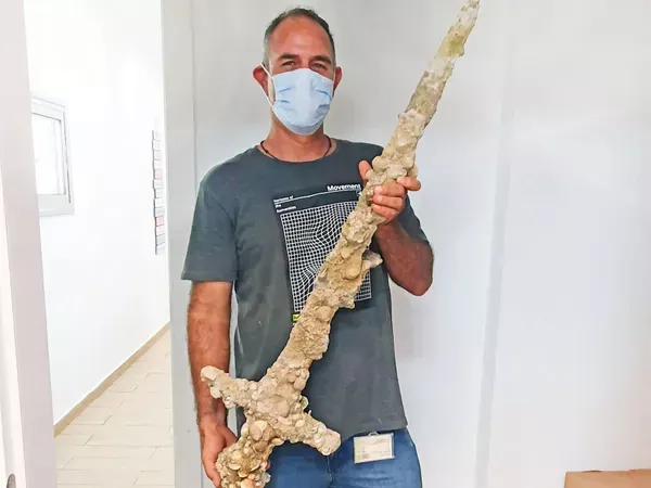 Diver Pulls Out Ancient Year Old Sword From Sea  - Sakshi