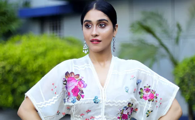 Regina Cassandra Trolled For Promoting Whiskey - Sakshi