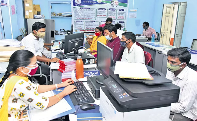 CM YS Jagan Comments In Spandana Video Conference With Collectors SPs - Sakshi