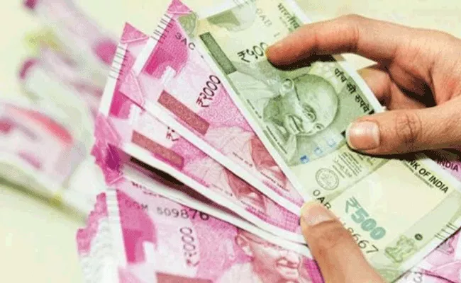 Centre hikes DA, DR by 3 percent for employees on Diwali Gift  - Sakshi