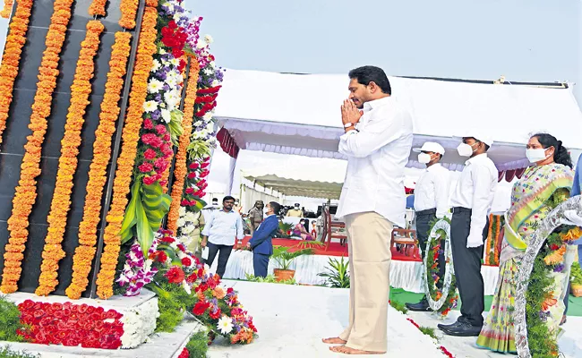 CM YS Jagan Comments In Police Martyrs Memorial Program Andhra Pradesh - Sakshi