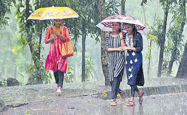 IMD Says Northeast Monsoon To Set India On 26th October - Sakshi