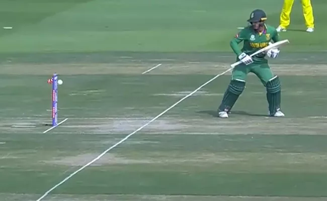 T20 World Cup 2021: Awkward Dismissal Quinton De Kock Viral Aus Vs SA - Sakshi