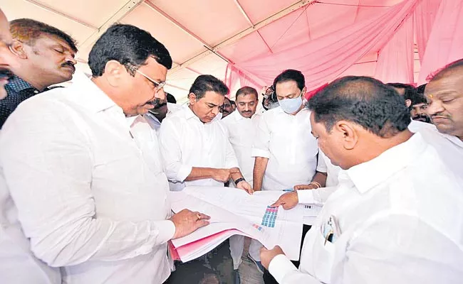 Telangana: TRS Paints City Pink For Plenary - Sakshi