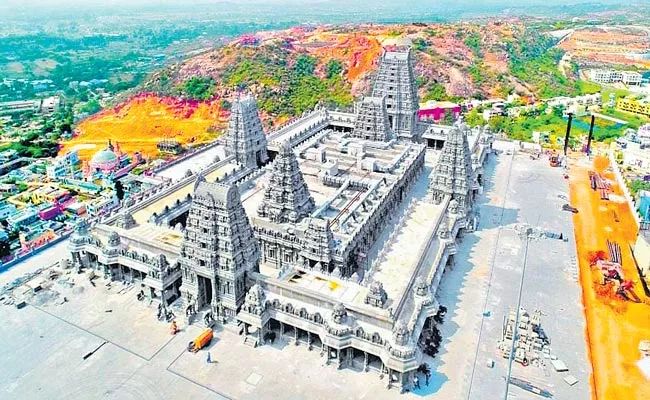 Yadagirigutta Temple New Look Like Tirumala Tirupati Temple - Sakshi