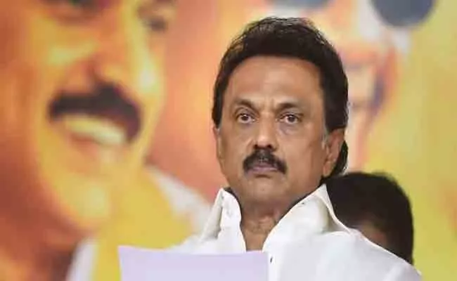 TN CM Grants Rs 10 Lakh Solatium to Kin of Fisherman - Sakshi