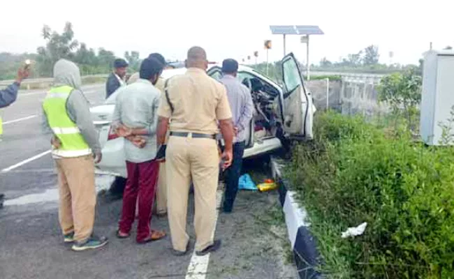 hyderabad: Three Killed In Road Accident on Outer Ring Road In Keesara - Sakshi