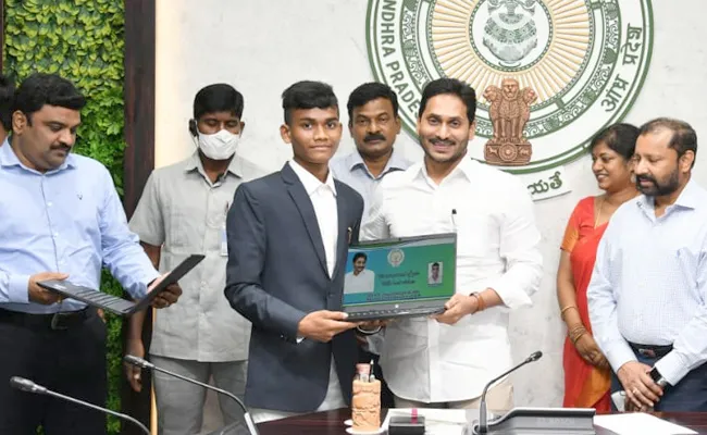 YS Jagan Mohan Reddy Praises SC And SC Gurukula IIT Rank Holders - Sakshi