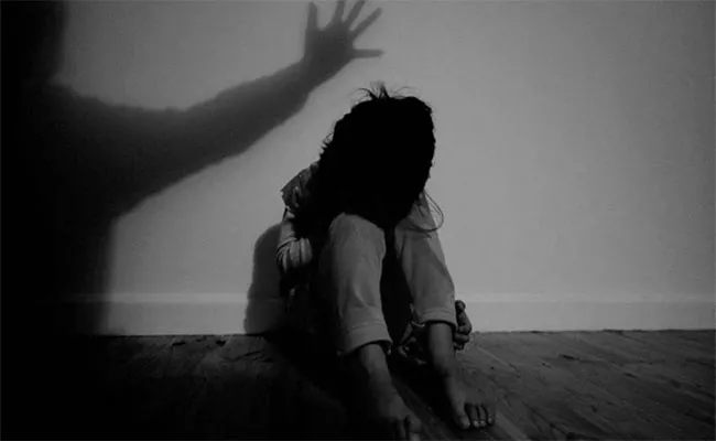 HYD: Father Attempt To Molestation Daughter In Dhoolpet - Sakshi