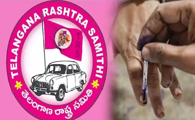 Huzurabad Bypoll: Leaders Threatening Disabled Persons To Vote TRS Party - Sakshi