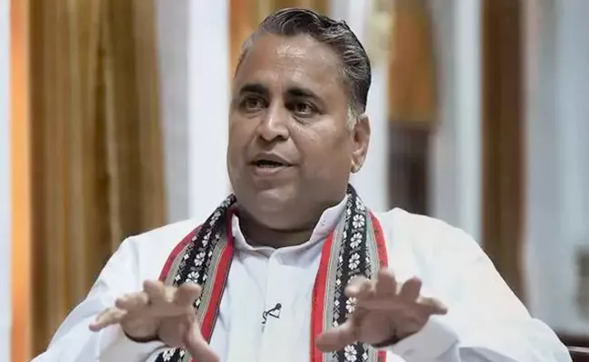 BJP National Secretary Sunil Deodhar Satires Chandrababu Delhi Tour - Sakshi