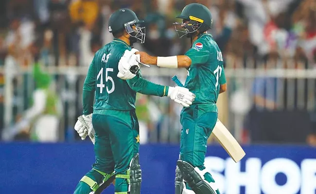 T20 World Cup 2021: Pakistan Beat New Zealand By 5 Wickets Closer To Semis - Sakshi