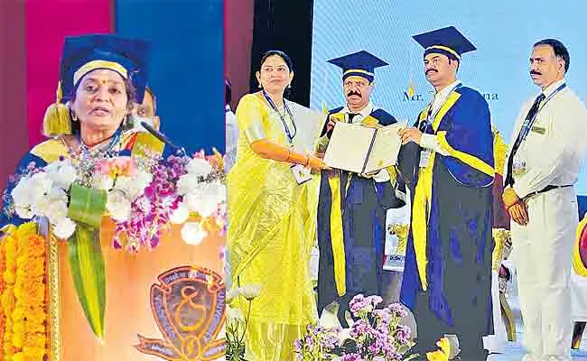 Governor Tamilisai Says Students Focus On Research Over OU Convocation Day - Sakshi