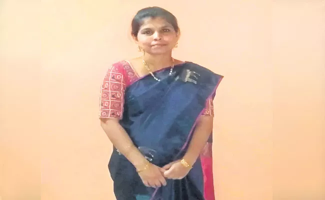 Ranga Reddy: Newly Married Woman Commits Suicide In Moinabad - Sakshi