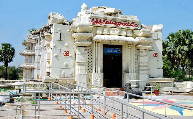 1000 Years Historical Lord Shiva Temple At Kusumanchi Khammam District - Sakshi