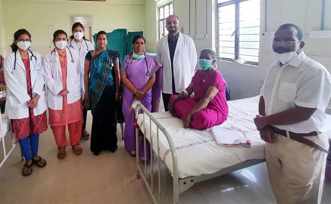 Kurnool Govt Hospital Gynecology Doctors Remove 10kg Cancer Tumor - Sakshi