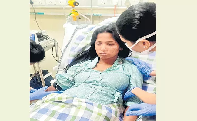 Miss Telangana 2018 Winner Hasini Attempted Suicide In Hyderabad - Sakshi