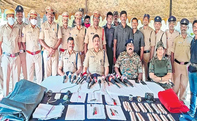 Police Unearth Maoists Dump In Mulugu District - Sakshi