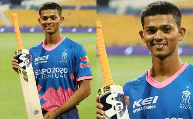 Yashasvi Jaiswal happy after MS Dhoni autographed his bat - Sakshi