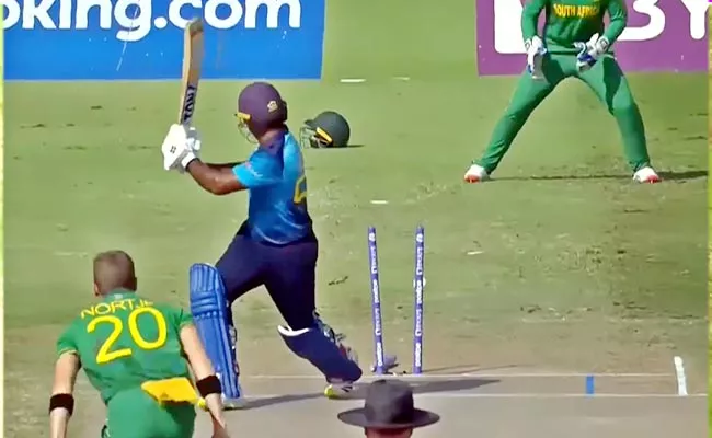 T20 World Cup 2021: Nortje Delivery Breaks Middle Stump Fear Kusal Perera - Sakshi