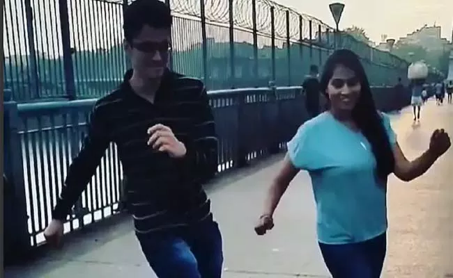 A video Of A Boy And Girl Dancing To Yohani Song Manike Mage Hithe On Kolkata Howrah Bridge Has Gone Viral On Social Media. - Sakshi