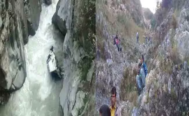 Uttarakhand:13 Killed In Road Accident In Chakrata  - Sakshi