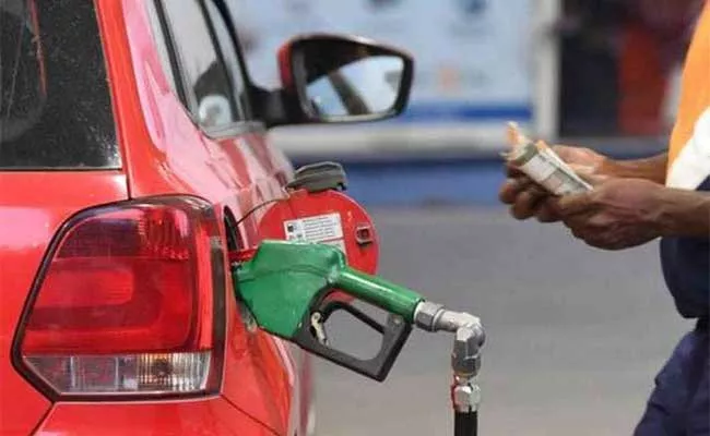 Petrol Diesel Prices Rise To New High On Oct 31 - Sakshi