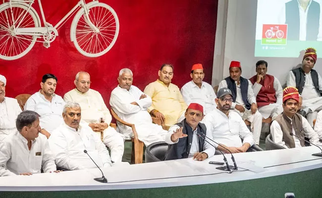 One BJP MLA, 6 rebel BSP MLAs join Samajwadi Party - Sakshi