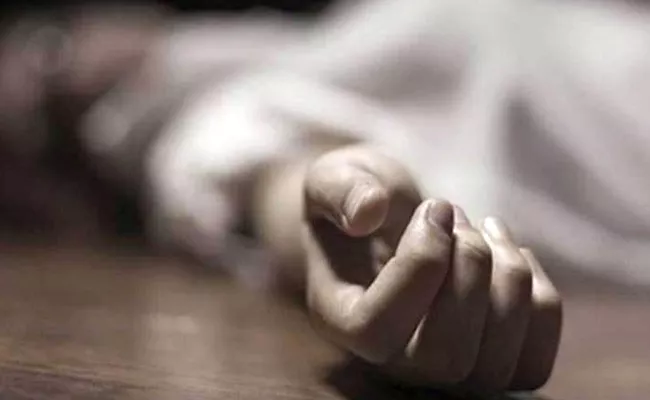 Unknown Dead Body Found At Banjara Hills, Hyderabad - Sakshi