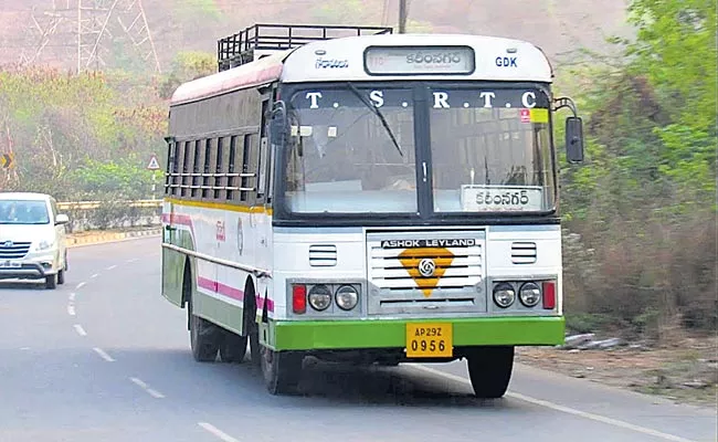 TSRTC Bumper Offer For Drivers And Conductors - Sakshi