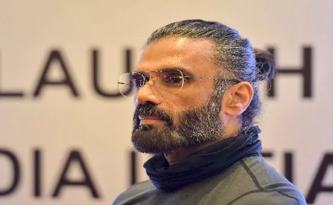 Suniel Shetty reacts to SRKs Son Aryans Arrest - Sakshi