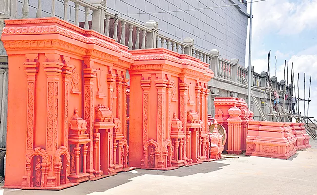 Spiritual Photos On Retaining Wall Of Yadadri Rajagopuram - Sakshi